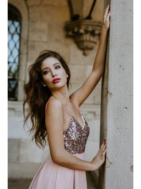 Csillámos hátul teljesen nyitott maxi ruha