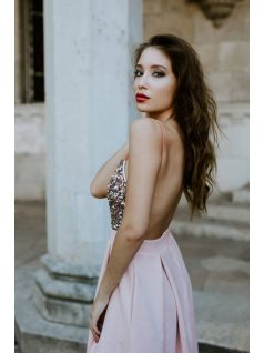 Csillámos hátul teljesen nyitott maxi ruha