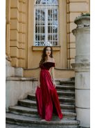 Bordó ruha bársony felsőrésszel és szatén szoknyarésszel.