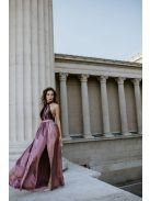 Hercegnős ruha bársony felsőrésszel és szatén szoknyával. 