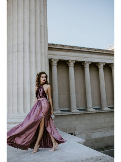 Hercegnős ruha bársony felsőrésszel és szatén szoknyával. 