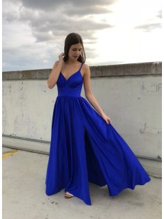 Hercegnős, impozáns kék maxi ruha különleges alkalmakra.