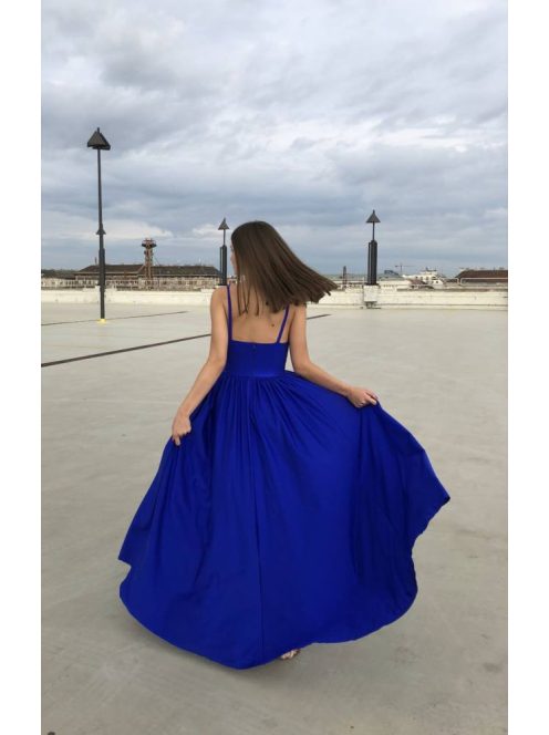 Hercegnős, impozáns kék maxi ruha különleges alkalmakra.