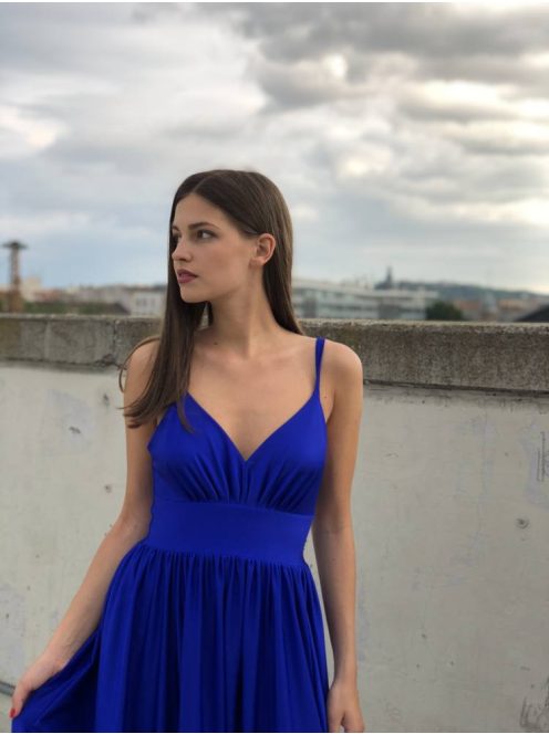 Hercegnős, impozáns kék maxi ruha különleges alkalmakra.