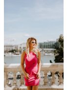 Egyszerű, letisztult magenta mini ruha, némi rafinériával.