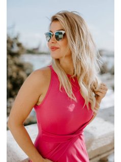 Egyszerű, letisztult magenta mini ruha, némi rafinériával.