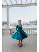 Petrol kék utcai ruha hosszú ujjakkal. Nőies és elegáns viselet.