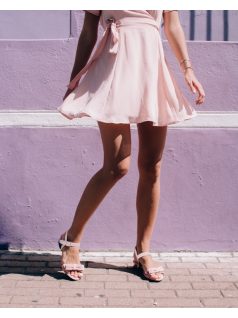 Kényelmes és csinos nude színű cipő, cserélhető sarkakkal. 