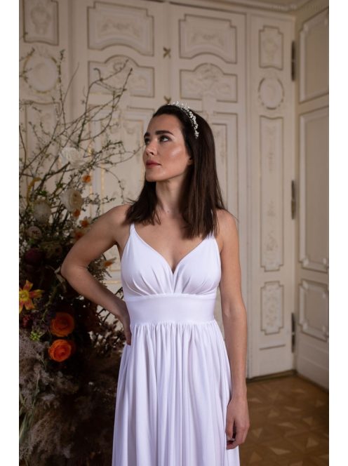 V-kivágású maxi ruha. Nőies választás menyasszonyoknak.