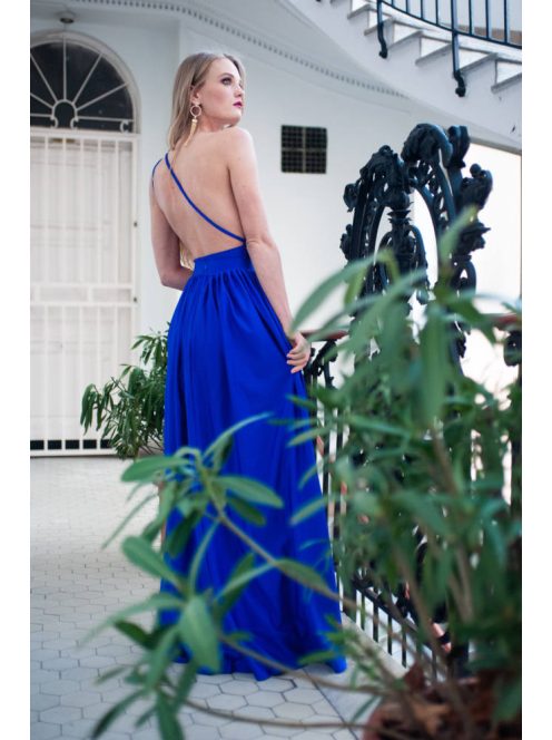 Többféleképpen megköthető, kék body. Nőies, egyedi viselet. 