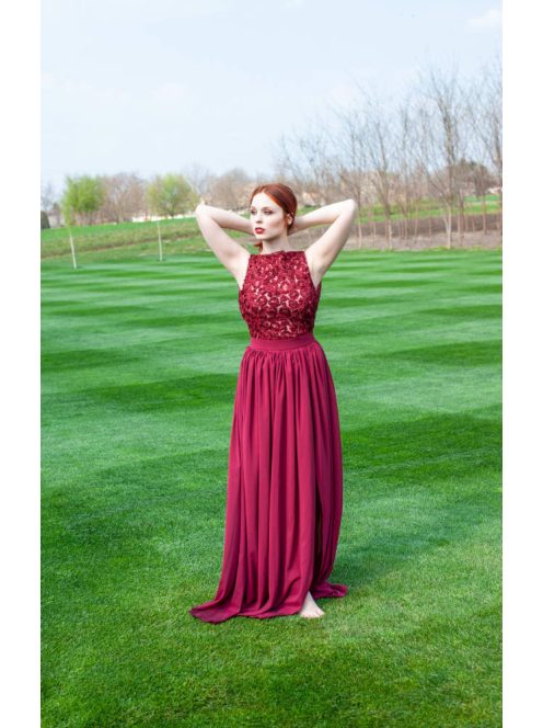 Hátnélküli body különleges virágmintával, bordó színben. 