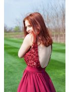 Hátnélküli body különleges virágmintával, bordó színben. 