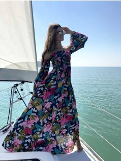 Mellrésznél gumírozott maxi ruha