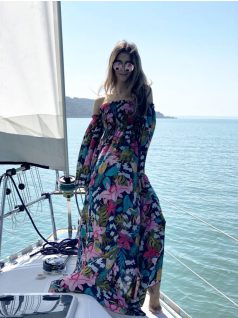 Mellrésznél gumírozott maxi ruha