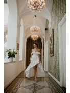 Szív kivágású fehér maxi ruha aszimmetrikus szoknyával