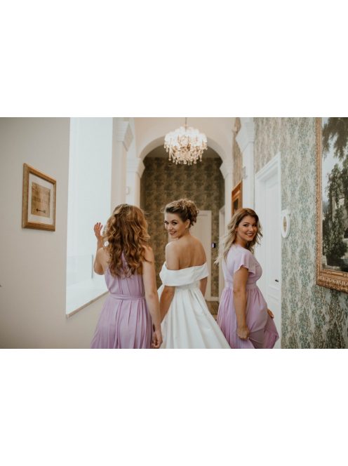 Különleges és romantikus fehér ruha vagány menyasszonyoknak.