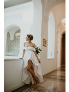 Különleges és romantikus fehér ruha vagány menyasszonyoknak.