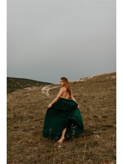 Hátnélküli maxi ruha minden alkalomra, sötétzöld színben.