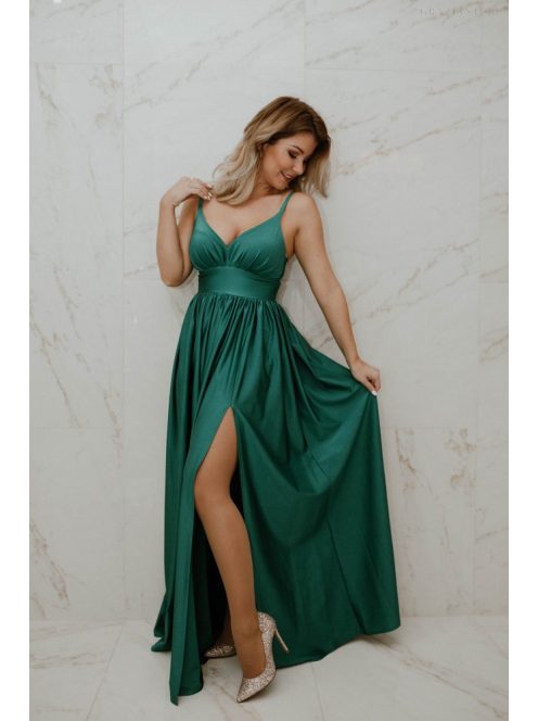 Szív kivágású, felsliccelt alkalmi ruha, méregzöld színben.