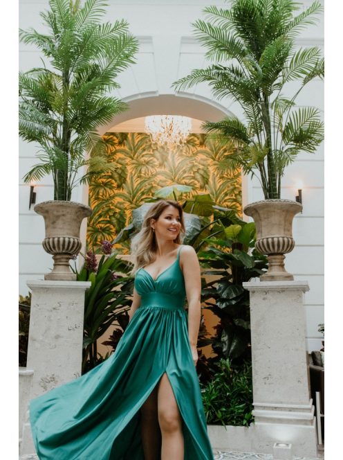 Zöld színű v kivágású ruha