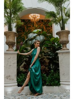 Elől kivágott zöld maxi ruha