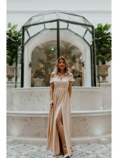 Pezsgő színű szív alakú kivágású ruha