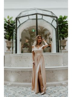 Pezsgő színű szív alakú kivágású ruha