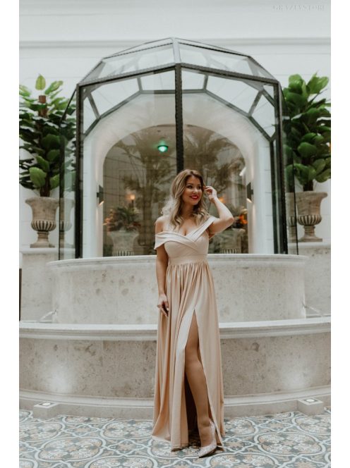 Pezsgő színű szív alakú kivágású ruha