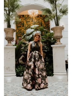   Virágmintás, rakott szoknyájú maxi ruha bőrhatású felsőrésszel 