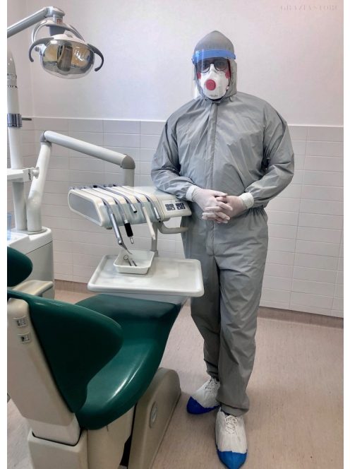 Többször használatos strapabíró anyagból készült védőoverál. 