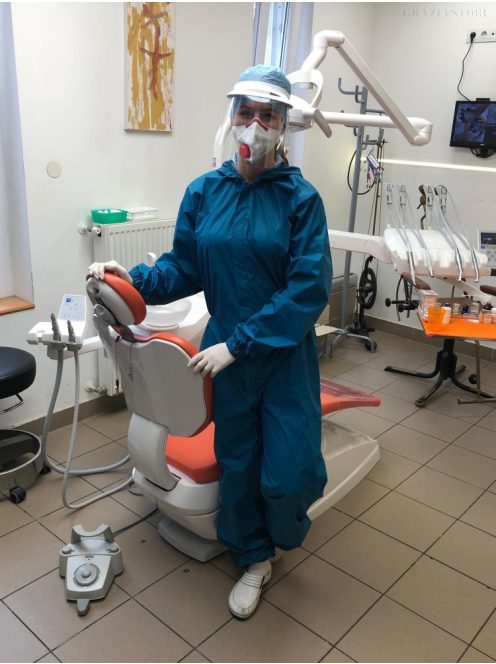 Többször használatos strapabíró anyagból készült védőoverál. 