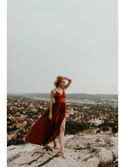 Rozsdabarna színű v kivágású ruha