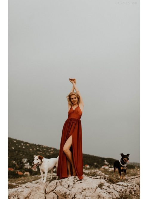 Rozsdabarna színű v kivágású ruha 