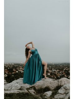 Kivételes szépségű, petrolkék maxi ruha különleges alkalmakra. 