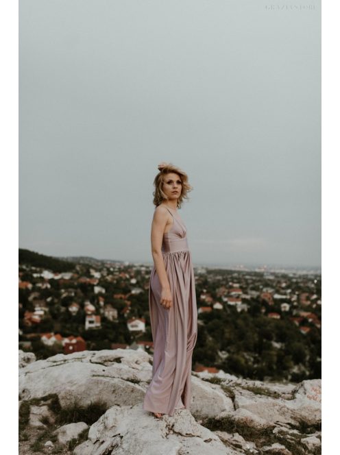 Halványlila színű, hercegnős maxi ruha. Egyszerűen nagyszerű.