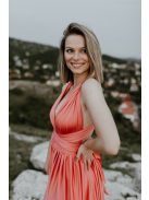 Többféleképpen köthető, korall színű maxi ruha alkalmakra.