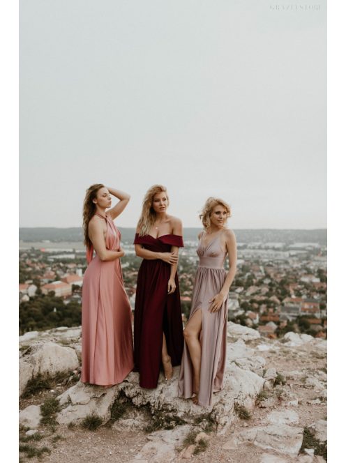 Bordó színű szív kivágású maxi ruha. Nőies és elegáns darab.