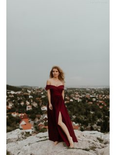 Bordó színű szív alakú kivágású ruha 