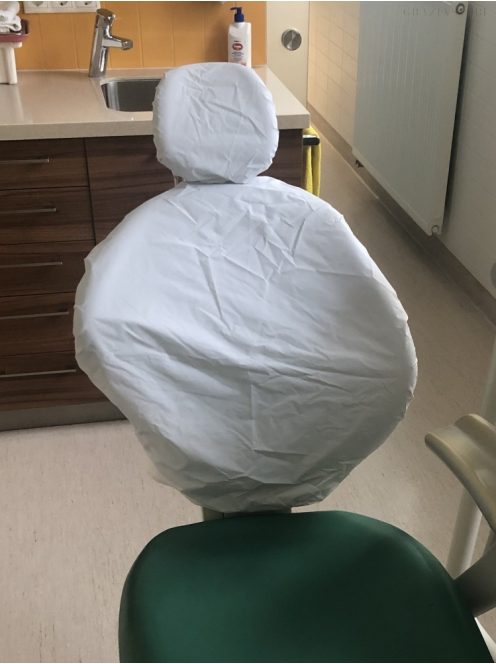 Többször használatos kezelőszék huzat strapabíró anyagból.