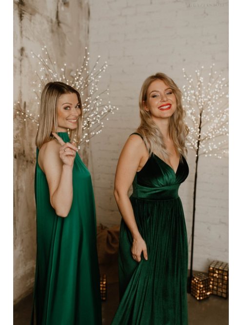 Sötétzöld, V kivágású ruha bársony anyagból. Nőies és elegáns. 