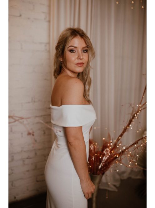 Ekrü színű szív kivágású ruha