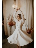 Ekrü színű rövid ruha organza ujjal