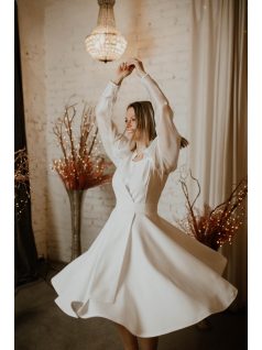 Ekrü színű rövid ruha organza ujjal