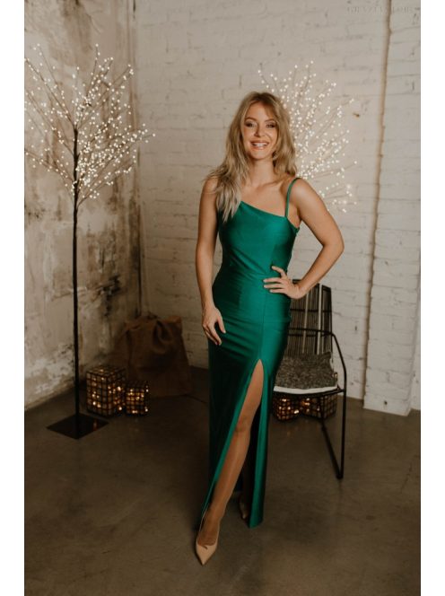 Testhezálló, zöld maxi ruha, aszimmetrikus felsőrésszel.