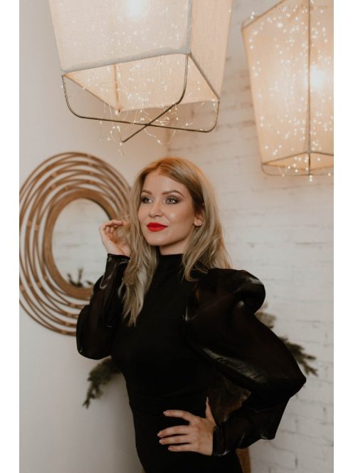 Fekete maxi ruha organza ujjakkal 