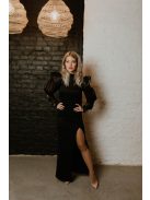 Mélyen felsliccelt fekete maxi ruha, egyedi organza ujjakkal.