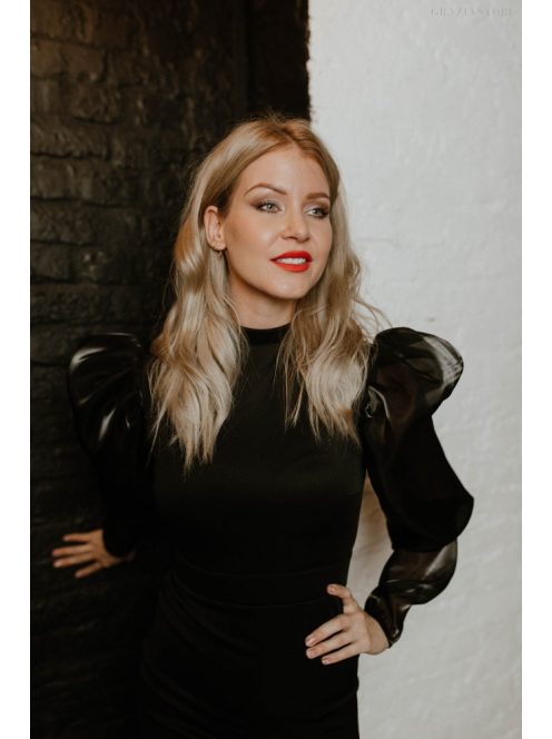 Fekete maxi ruha organza ujjakkal 