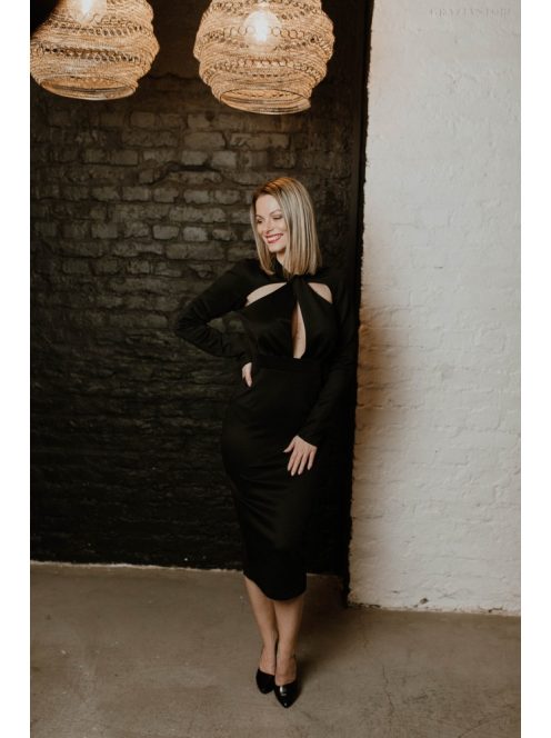 Fekete, szűk midi különleges kivágással 