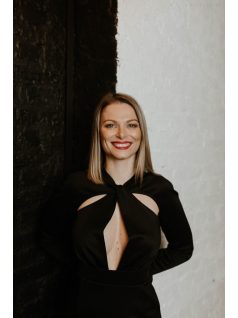 Fekete, szűk midi különleges kivágással 