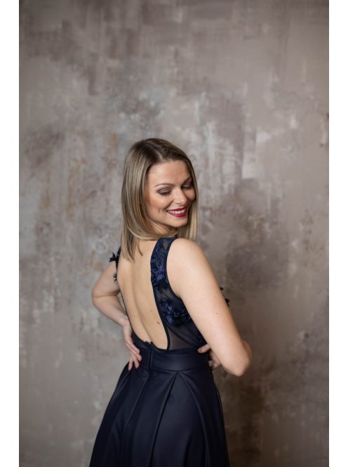 Bőrhatású sötétkék maxi ruha 3D csipke felsőrésszel